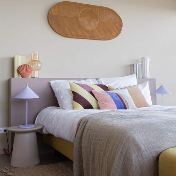 HK Living - Candeeiro de Mesa - Metal Triangle L Matt Lilac 3 METAL TRIANGLE TABLE LAMP M MATT HK LIVING