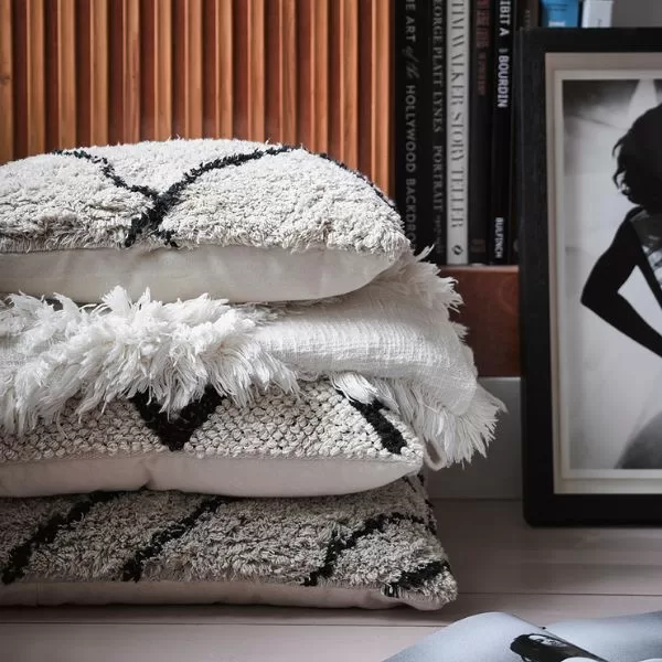 HKliving - Manta - White Fringe Throw 3 HKliving - Manta - White Fringe Throw